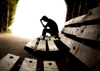 A maneira mais eficaz de lidar com a solidão e criar um caminho sólido para o bem-estar emocional