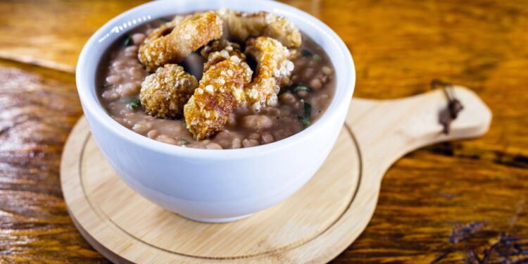 Essa receita de tutu de feijão transforma qualquer almoço