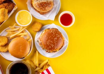 Os cinco ingredientes alimentares ultraprocessados a evitar nas embalagens – e o que comprar em vez disso