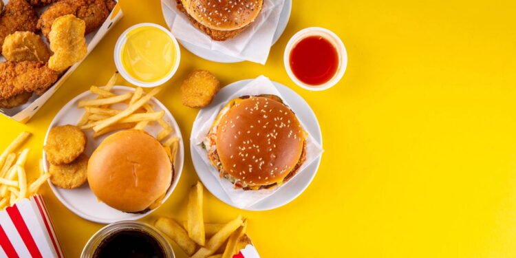 Os cinco ingredientes alimentares ultraprocessados a evitar nas embalagens – e o que comprar em vez disso