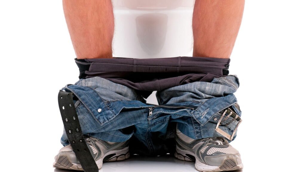 Você costuma ir ao banheiro logo antes de dormir? Veja por que isso pode ser uma má ideia