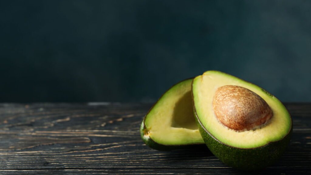 Essa vitamina de abacate virou meu café da manhã favorito