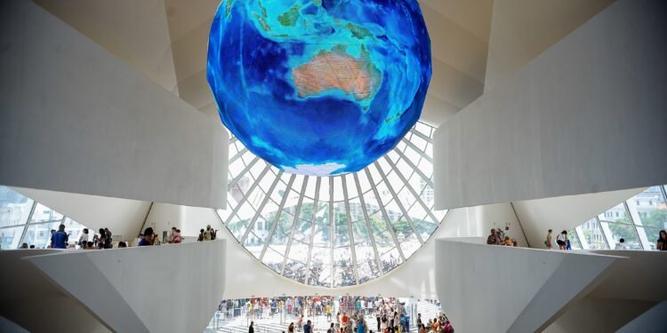 Museus com entrada acessível e experiências interativas estão em alta no Brasil