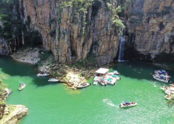 O lugar perfeito em Minas Gerais para quem busca aventura em cânions gigantes e ecoturismo sofisticado