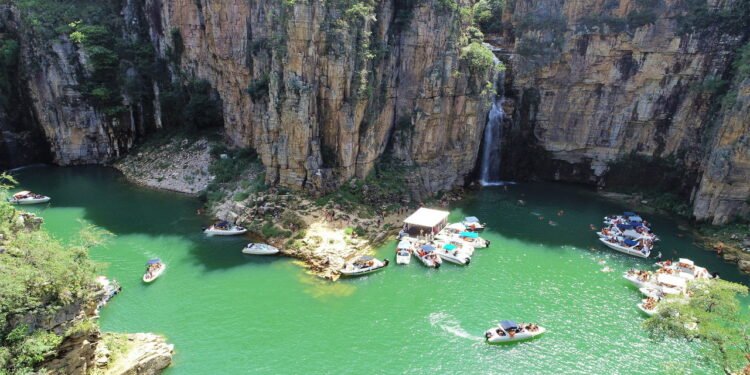 O lugar perfeito em Minas Gerais para quem busca aventura em cânions gigantes e ecoturismo sofisticado