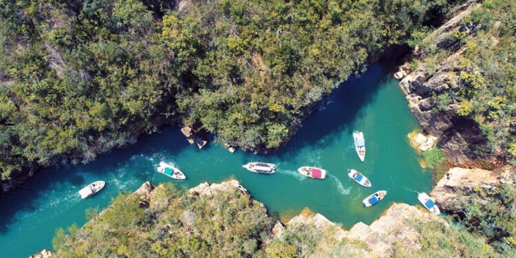 O lugar perfeito em Minas Gerais para quem busca aventura em cânions gigantes e ecoturismo sofisticado