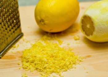 Se você tem cascas de limão, não as jogue fora: como usá-las na cozinha e para que servem