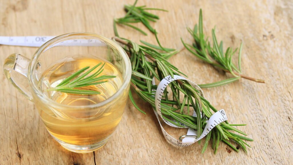 Chá de alecrim e o efeito que você nem imaginava na sua memória