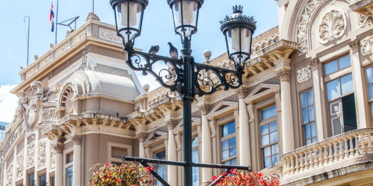 Edifício Correos San Jose Costa Rica - Créditos: depositphotos.com / SchnepfPictures