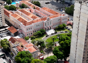 A cidade que dá acesso à Amazônia encanta com sua beleza cultural