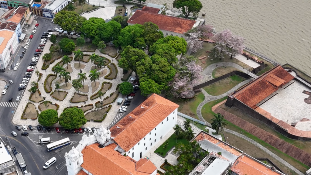 A cidade que dá acesso à Amazônia encanta com sua beleza cultural
