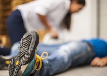 O que fazer diante de desmaios e quedas de pressão em locais públicos