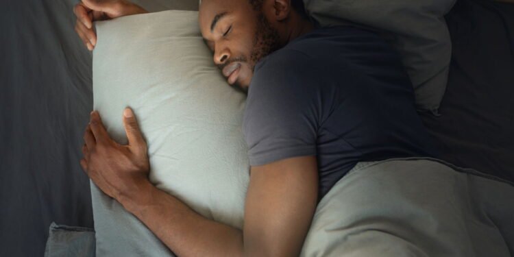 Dormindo // Créditos: depositphotos.com / Milkos