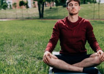 Como meditar para aliviar ansiedade e dormir melhor