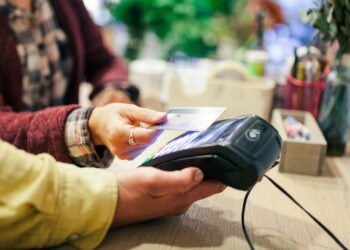 O que significa organizar as notas de dinheiro da mais alta para a mais baixa segundo a psicologia