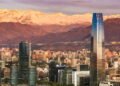 O arranha-céu mais alto da América do Sul fica cercado por vinícolas e pela Cordilheira dos Andes