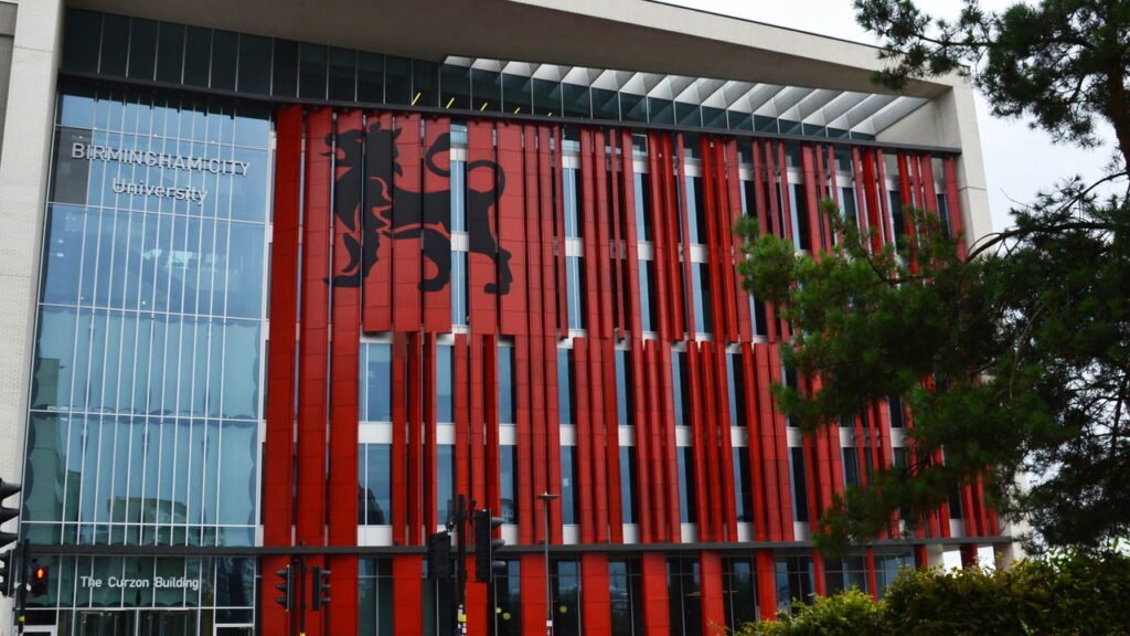 Quais são os nomes de meninos e meninas mais bonitos do mundo, segundo a ciência?