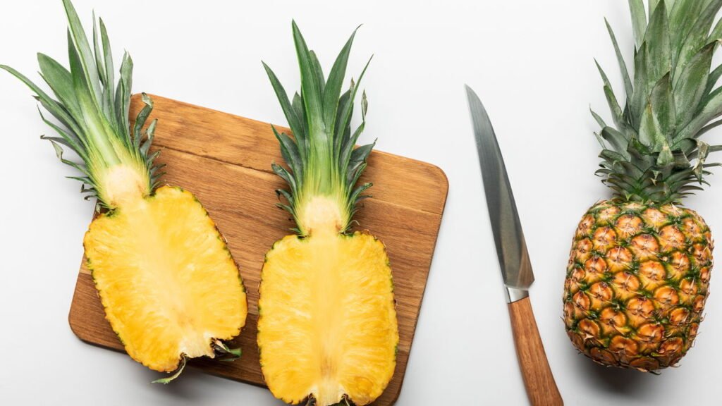 Ananás ou abacaxi? A curiosa explicação para o jeito brasileiro de nomear a fruta