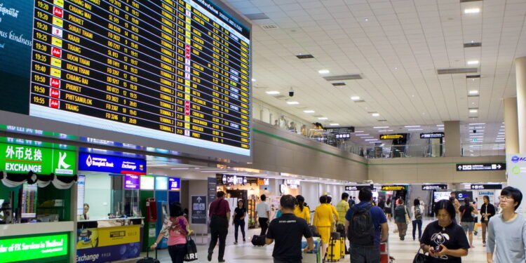 8 hábitos no aeroporto que irritam instantaneamente todos ao seu redor sem que você perceba