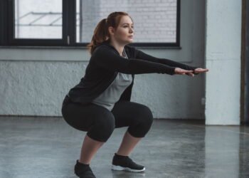 Exercício isométrico simples que melhora força sem impacto