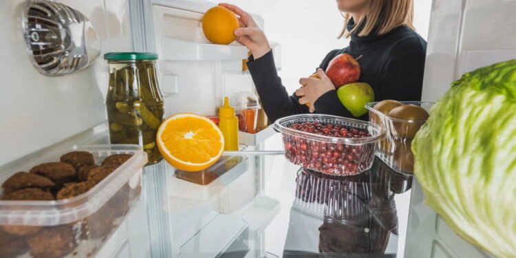 Os erros que você comete ao armazenar alimentos na geladeira