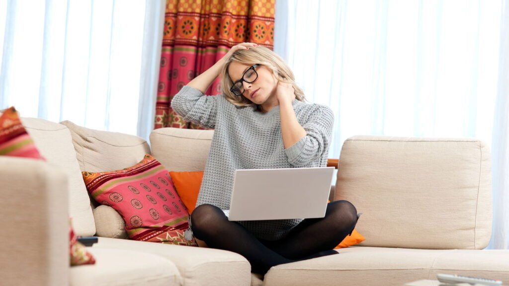 Como esse pequeno alongamento pode evitar dores de cabeça?