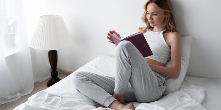 O hábito de anotar pensamentos antes de dormir e seus benefícios mentais