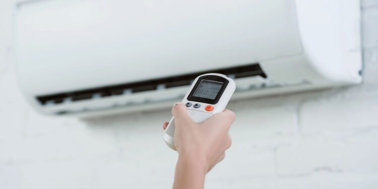 O ar-condicionado tem um botão que muitos desconhecem e que ajuda a economizar na conta de luz