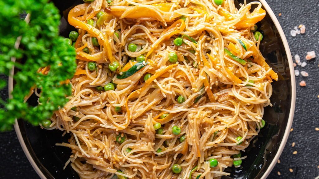 Por que algumas pessoas sentem sonolência após comer arroz ou macarrão