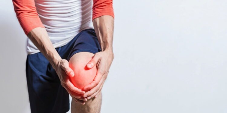 Esta dor no joelho ao acordar pode ser artrose e tem tratamento simples