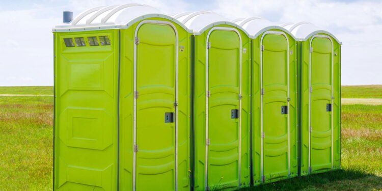 Banheiro público // Créditos: depositphotos.com / zhaaks@gmail.com