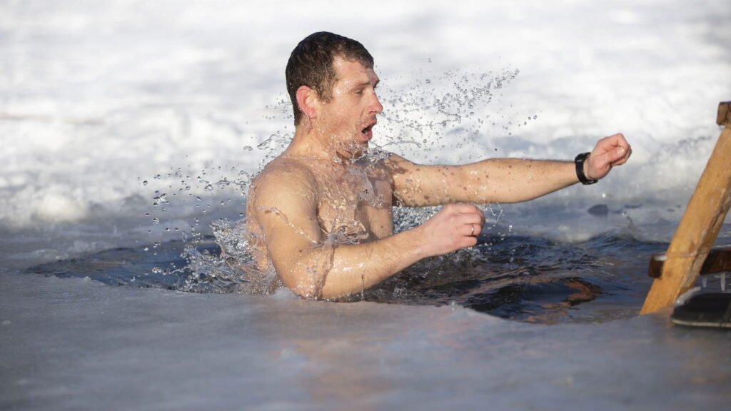 Os benefícios de tomar um banho frio logo pela manhã