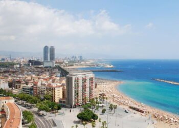 Essa cidade no verão combina praia boa, comida marcante e muita cultura