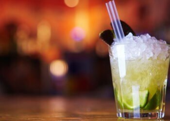 Estudo alerta que beber qualquer quantidade de álcool aumenta os riscos de demência