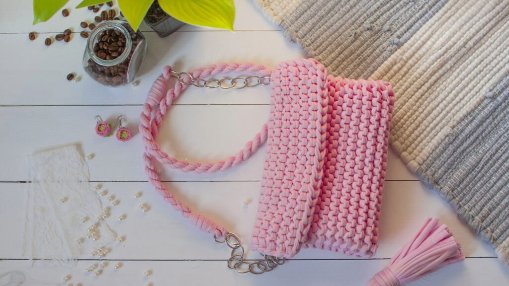 Esse ponto de crochê simples transforma a bolsa em peça de luxo