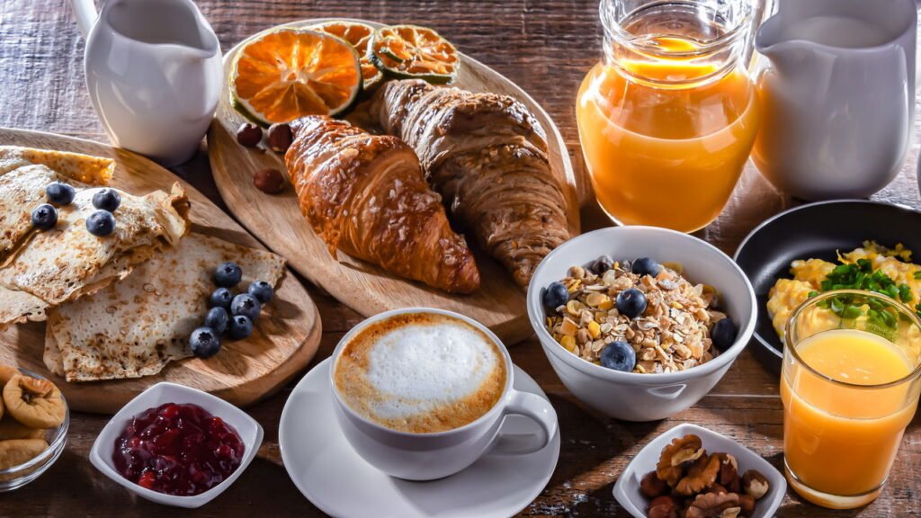 Manter um café da manhã cedo pode ajudá-lo a viver mais, de acordo com uma nova pesquisa