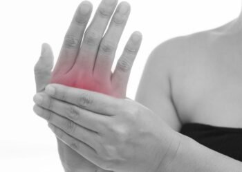 O que significa sentir formigamento nas mãos sem motivo aparente