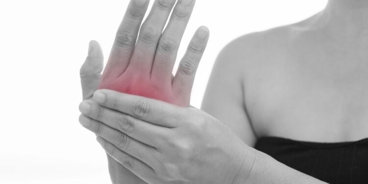 O que significa sentir formigamento nas mãos sem motivo aparente