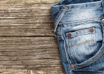 Poucos sabem: para que servem os botões de metal em calças jeans