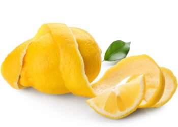 Se você tem cascas de limão, não as jogue fora: como usá-las na cozinha e para que servem