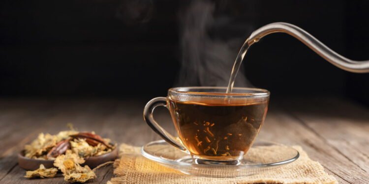 O melhor chá para perda de gordura visceral, segundo nutricionistas
