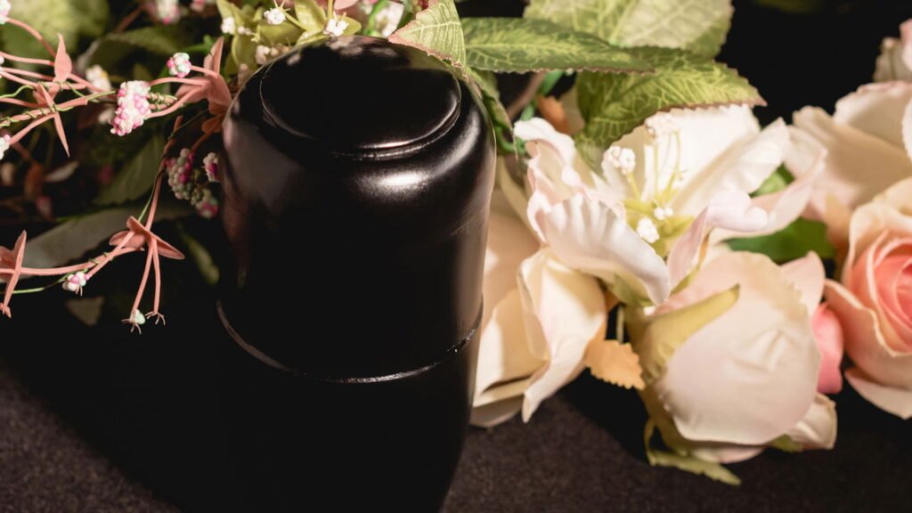 Poucos sabem: qual o sentido de jogar cinzas no solo das plantas