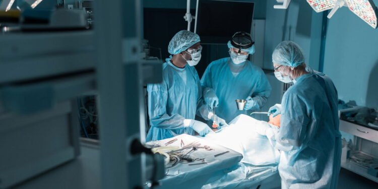 Cirurgia - Créditos: depositphotos.com / ArturVerkhovetskiy