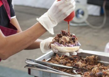 Cidades onde comida de rua virou tradição e atrai turistas