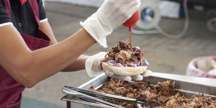 Cidades onde comida de rua virou tradição e atrai turistas