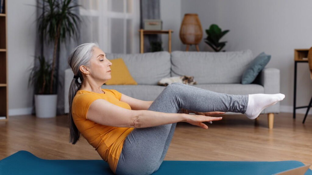 Três exercícios abdominais para quem passou dos 60 anos