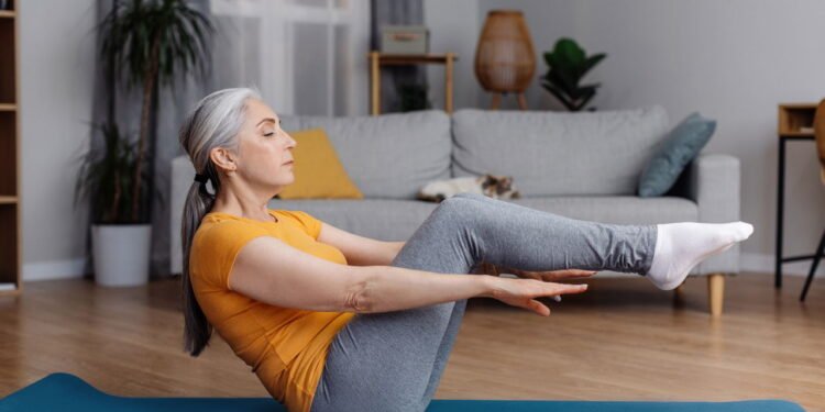 Três exercícios abdominais para quem passou dos 60 anos