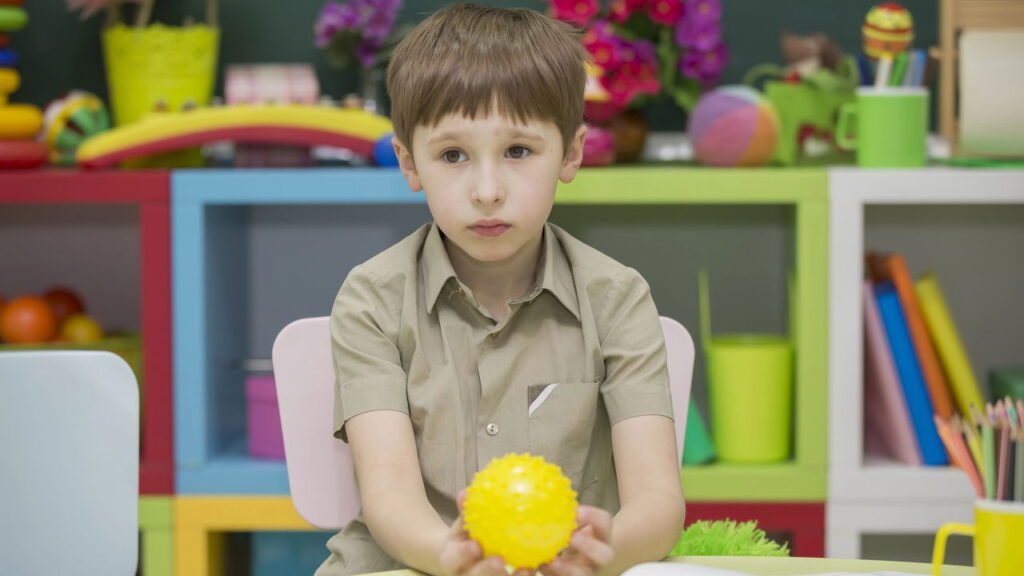 Criança sofrendo com ansiedade escolar? Aqui estão maneiras de obter ajuda especializada