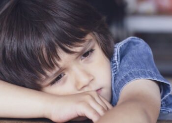 7 sinais de que você criou uma criança mimada (e o que fazer a respeito)