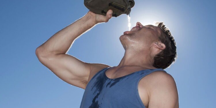 Bebendo água // Créditos: depositphotos.com / czuber